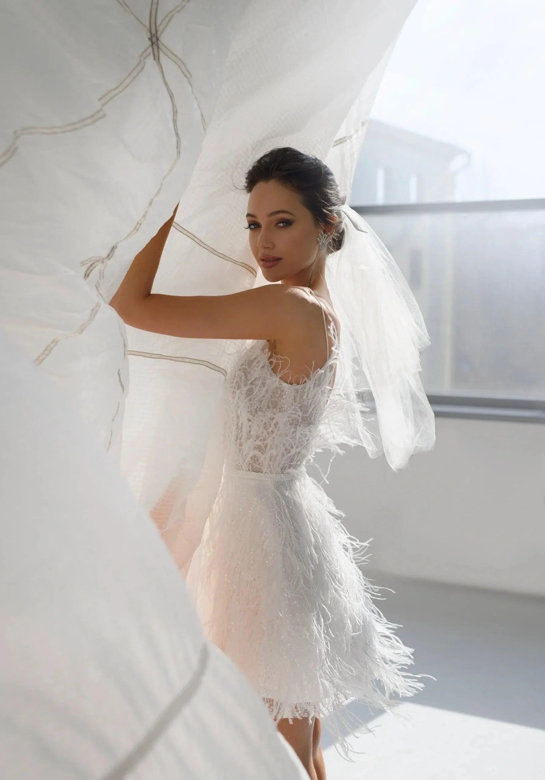 Thin Strap Form Fitting Short Wedding Dress Bridal Gowns Mermaid Princess White Satin Modern Court Train Vestido De Novia Sleeves Mermaid Satin