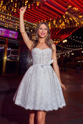 Short Wedding Dress with a Full Skirt and a Zippered Back Vestido De Novia Mermaid Princess Court Train White Sleeves Bridal Gowns Satin Modern Satin