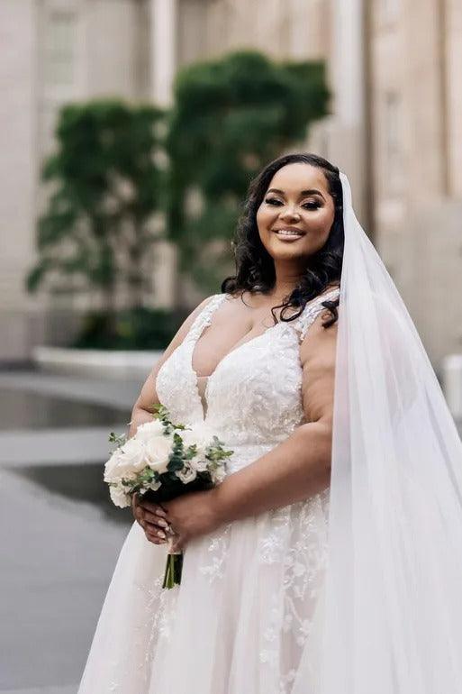 Plus Size Wedding Dress Woman Bride Dresses V Neck Sleeveless Sequined Applique A Line Big Women Bridal Gown Vestido Noiva Plus Size