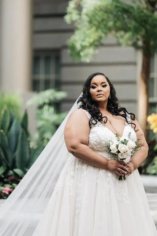 Plus Size Wedding Dress Woman Bride Dresses V Neck Sleeveless Sequined Applique A Line Big Women Bridal Gown Vestido Noiva Plus Size
