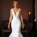 Elegant Trumpet Wedding Dress with a Timeless and Classic Design