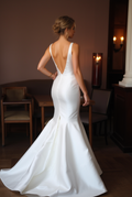 Elegant Trumpet Wedding Dress with a Timeless and Classic Design